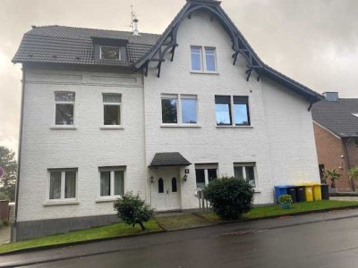 Geschmackvolle Maisonette-Wohnung mit großem Wohnzimmer mit offener Küche in Solingen