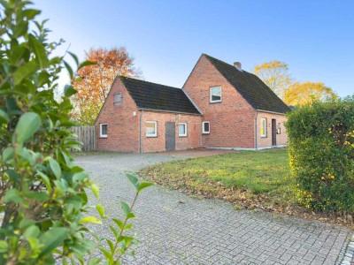 Einfamilienhaus mit potenzial und großzügigem Grundstück – idyllisch angrenzend an freies Feldgeb...