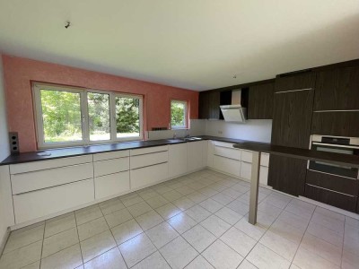 Stilvolle, vollst. renovierte 3,5-Raum-EG-Wohnung mit geh. Innenausstattung mit Terrasse und EBK