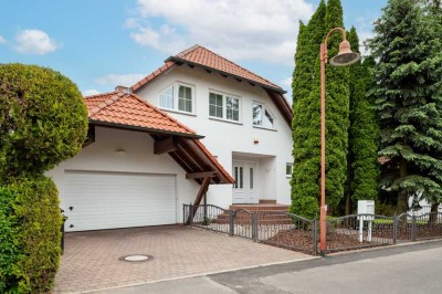Freistehendes, großzügig gestaltetes, vollunterkellertes Architekten-EFH  (direkt vom Eigentümer)