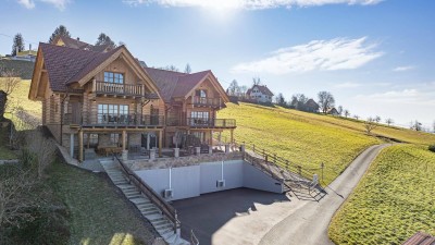 Blockhaus-Chalet mit traumhaftem Ausblick in idyllischer Ruhelage