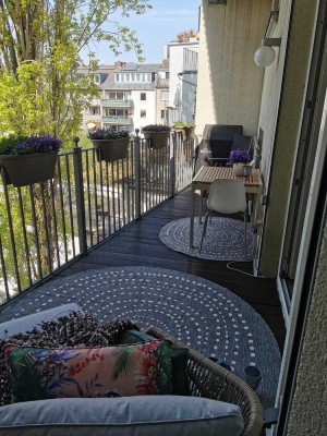 Charme und Eleganz vereint: Traumhafte 4-Zimmer Altbauwohnung mit Stuck, hohen Decken und Balkon.