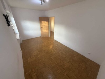 charmante 2. Zimmer Wohnung im EG mit Balkon, Garage Ideal für Singles & Paare