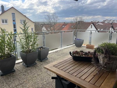 +++HELLE, GEPFLEGTE, UND  ZENTRAL GELEGENE 2-3 ZIMMER WOHNUNG+++