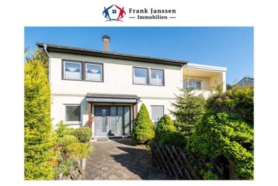 NEUER PREIS! Freistehendes Einfamilienhaus mit Garage in Büscheich - mit Garten, Terrasse & Balkon