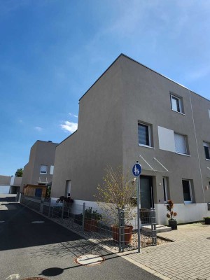 Eschenau - Eckental - Neuwertiges, modernes Reihenendhaus mit Garage und Stellplatz