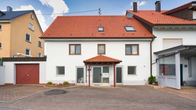 Zuhause im Grünen
Charmante Doppelhaushälfte
mit großem Grundstück
und vielfältigem Potenzial
