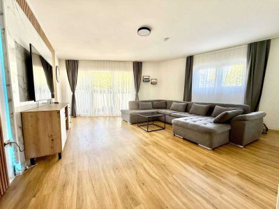 Exklusive kürzlich modernisierte 4-Zimmer-Wohnung mit Außenstellplatz in Jüchen –