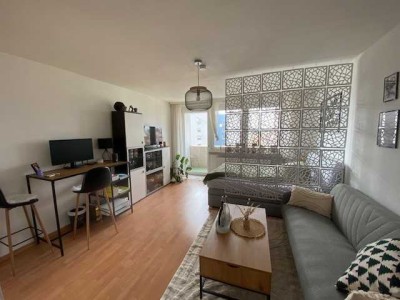 Klein aber OHO! Freies modernisiertes Appartement mit Loggia und super Blick auf Regensburg!