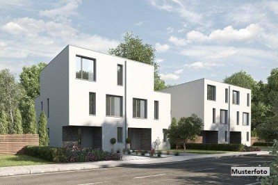 2-Familienhaus mit Carport