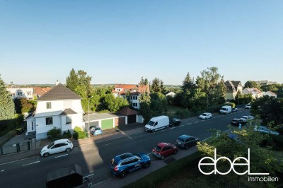 Schöne, helle, 3 Zimmer Wohneinheit m. großem Balkon, Parkett, Küchenzeile, neuen Fenstern u. 90qmWF