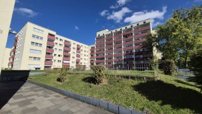 Schöne geräumige und modernisierte 1-Zimmer-Wohnung mit Balkon und Einbauküche in Siegburg