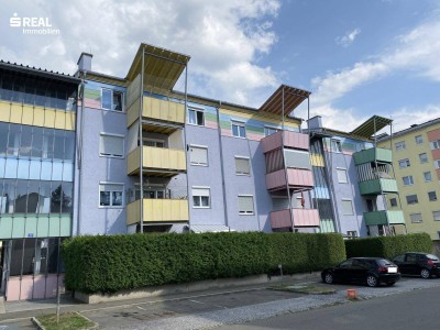 Familienfreundliche, großzügige 4 Zimmer-Wohnung mit zwei Loggien &amp; Carport in Top-Lage mit hervorragender Infrastruktur