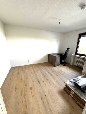 Frisch sanierte 113 m² Wohnung mit Garten und Südbalkon in Düsseldorf-Unterbach