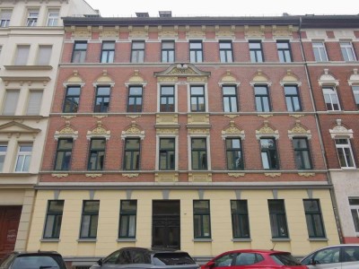 Geräumige 2-Raum-Wohnung mit Balkon, großer Wohnküche, Tageslichtbad und Gartenanteil in Schleußig