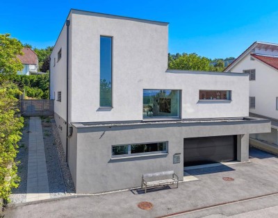 Straßham: Neuwertig. Hochwertig - zum Wohnen &amp; Arbeiten