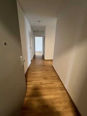 Neuwertige 4-Zimmer Wohnung mit Balkon in der List