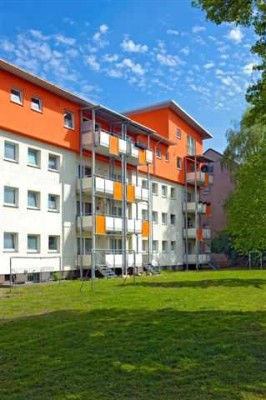 4-Zimmer-Wohnung in Köln Niehl mit Laminat und frisch gestrichen!!!