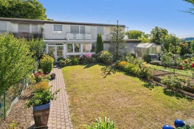 Wiesbaden: Gepflegtes Reihenhaus in ruhiger Wohnlage mit tollem Wintergarten und Garten