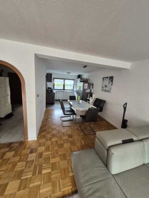 Schönes Reihenhaus in Ilvesheim mit Garten und großer Terrasse.