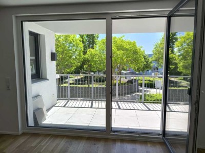Sehr Helle 2 Zimmer-Wohnung mit Balkon in Frankfurt am Main - Riedberg