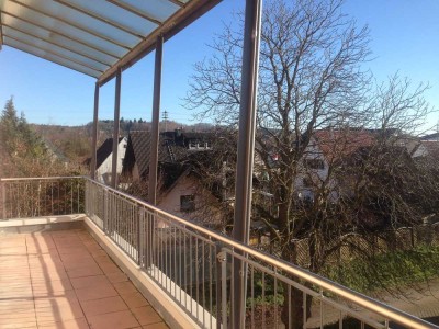 Helle, ruhige und gepflegte 3-Zimmer-Wohnung mit Dachterrasse, EBK, Keller, Außenstellplatz