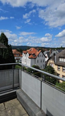 Teilweise renovierte 1-Zimmer-Wohnung mit Balkon und EBK in Bad Homburg