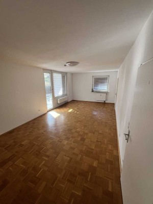 Vollständig renovierte 4,5-Raum-Wohnung mit Balkon und Einbauküche in Tübingen