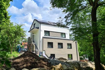 Stilvolle Neubau Erstbezug 4-Raum-Maisonette-Wohnung  mit EBK in Starnberg