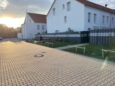 Neuwertiges, großzügiges RH mit gehobener Ausstattung