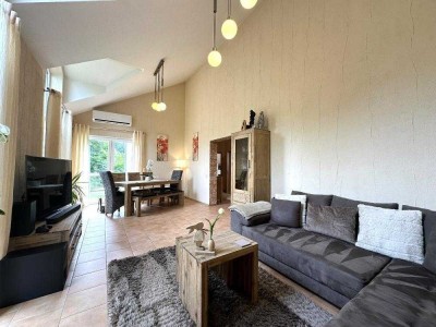 +++Lichtdurchflutete, schicke Eigentumswohnung, Südterrasse, Klimaanlage, Doppelstellplatz in Top...