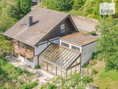 Lichtdurchflutetes Haus mit Fernblick, Naturteich & zweitem Baugrundstück