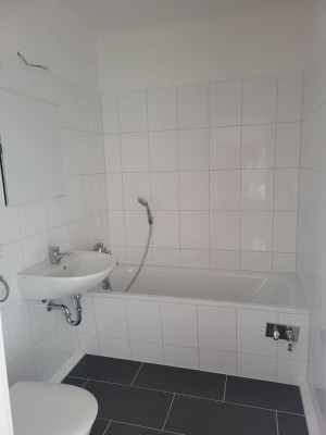 Kautionsfrei! Helle 3 -Raumwohnung mit Balkon und Weitblick + 2 Monate kaltmietfrei (Umzugsbonus)