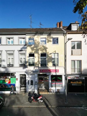 Wohn-und Geschäftshaus in Westwallviertel