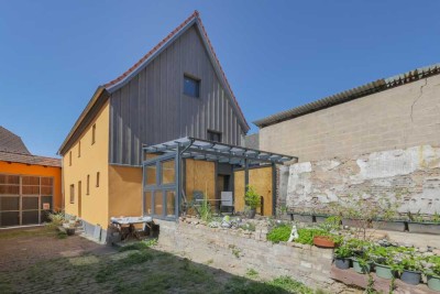 Wo der Hahn kräht und das Herz lacht: Familienhaus mit Hof und Charme!