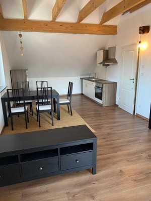 Schöne Dachgeschosswohnung an (Wochenend)Pendler zu vermieten.