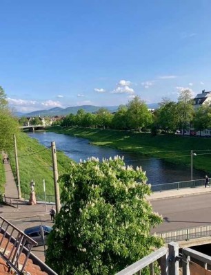 Großzügige und sehr helle 3 Zimmerwohnung