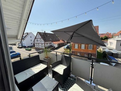 Helle 2-Zimmer-Dachgeschosswohnung mit EBK und Balkon