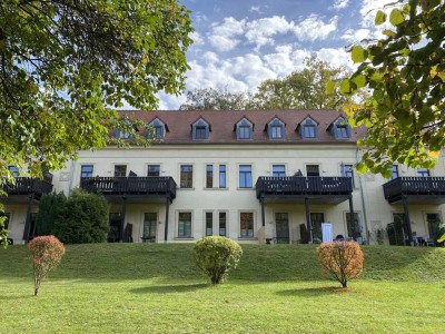 Leerstehendes, gepflegtes Apartment mit Tageslichtbad und Stellplatz in historischem Villenviertel!