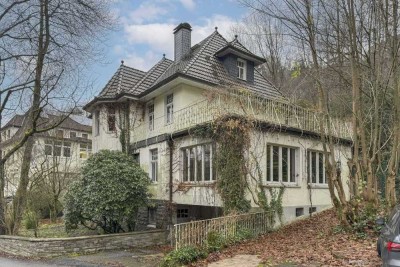 Elegante Stadtvilla mit großzügigem Grundstück und historischem Charme