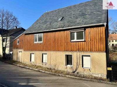 Ländlich wohnen: Einfamilienhaus zum Ausbau in Elterlein-Hermannsdorf: 170 m² & 1.469 m² Grundstück