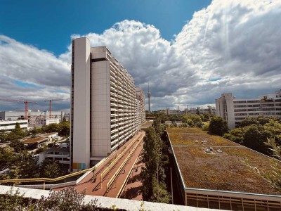 OlyDorf: Schöne und hoch gelegene 100 m² 3-Zi.-Terrassenwohnung mit begehrtem Schnitt u. AC, frei!