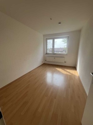 Helle 4 Zimmer Wohnung zu vermieten