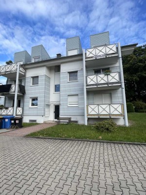 Absolute Gelegenheit - 3 Raum Erdgeschoßwohnung mit Balkon, Einbauküche, Carport in gefragtem Umfeld