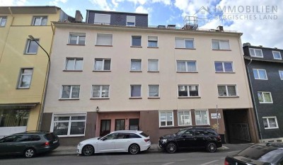 GEPFLEGTE 3-RAUMWOHNUNG MIT BALKON UND GARAGE IN RUHIGER ZENTRUMSLAGE
