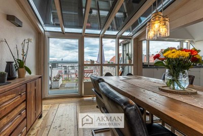 PROVISIONSFREI | Modernisierte Penthouse-Wohnung im Brentanoviertel | sonniger Balkon | Kamin