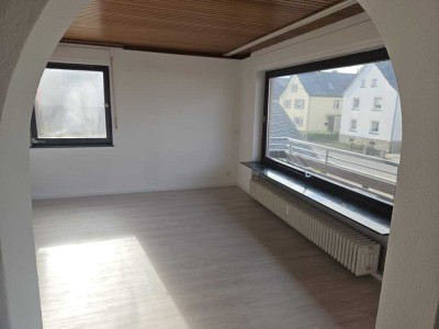 Geräumige 5 Zimmer Sonnenwohnung mit Terasse