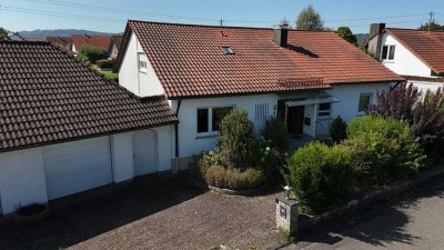 CHARMANTES EINFAMILIENHAUS
MIT GARTEN UND GARAGE 
IN UTTENHOFEN