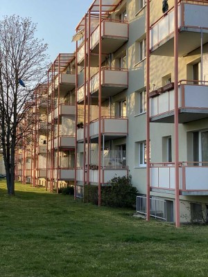 In Elbnähe wohnen. Bad mit Dusche. Balkon. Grüner Ausblick