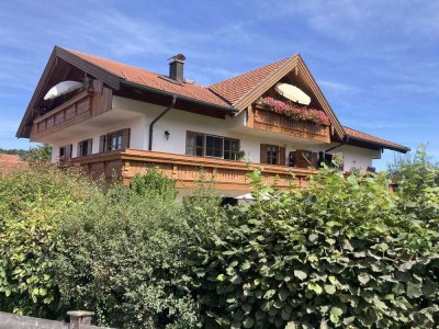 Mit Terrasse & Garten: Gepflegte 3-Zimmer-Erdgeschosswohnung in Bergen/Chiemgau